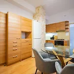 Your Center Stylish & Spacious Apartmán *