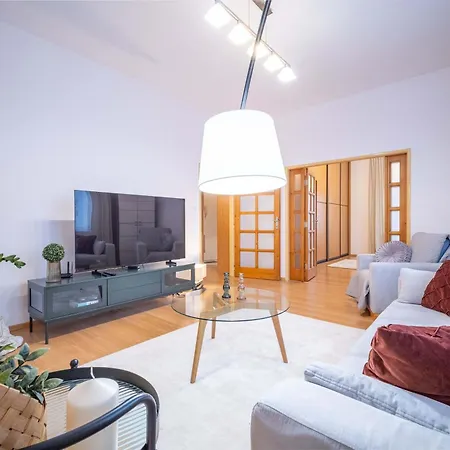 Your Center Stylish & Spacious Апартаменты Кошице