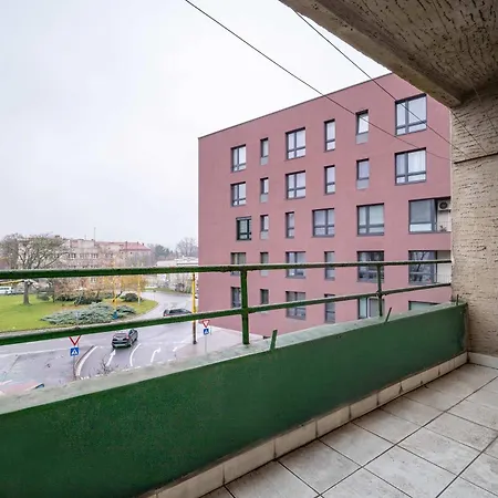 Apartman Your Center Stylish & Spacious *