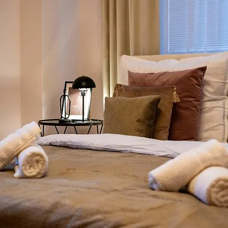 Your Center Stylish & Spacious Διαμέρισμα *