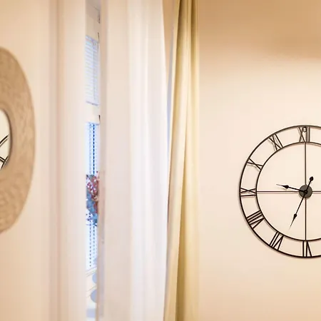 Your Center Stylish & Spacious Apartman