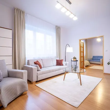 Your Center Stylish & Spacious Apartman Kassa