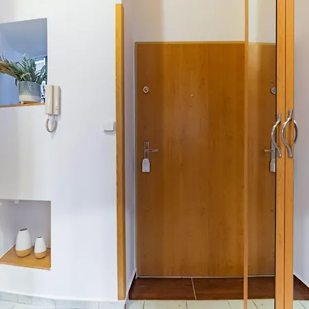 Your Center Stylish & Spacious Kassa