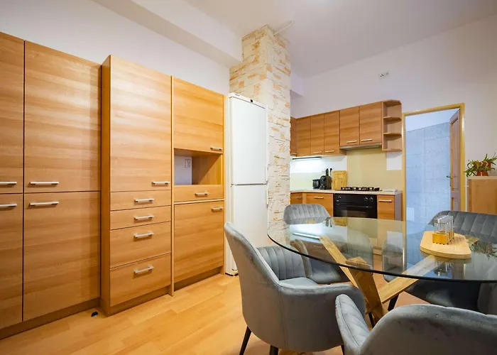 Your Center Stylish & Spacious Апартаменты *