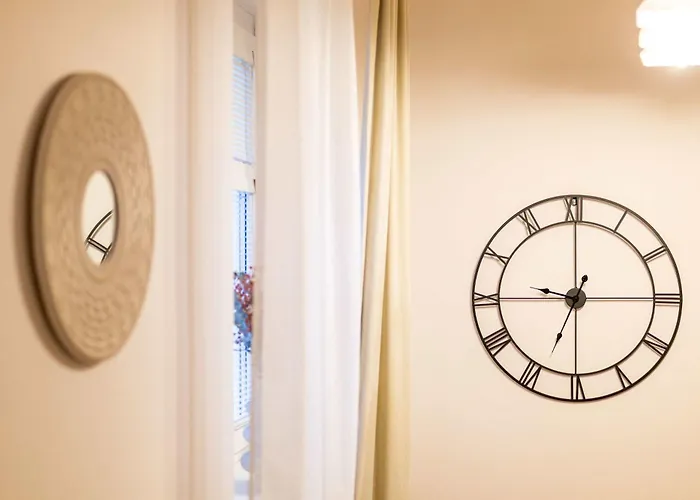 Your Center Stylish & Spacious Апартаменты